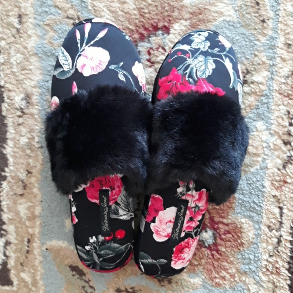 4x*Host Pick*Victoria Secret beautiful slippers - Picture 2 of 16